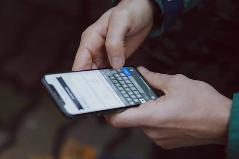 iPhone 8 y iPhone X uno al lado del otro en comparación