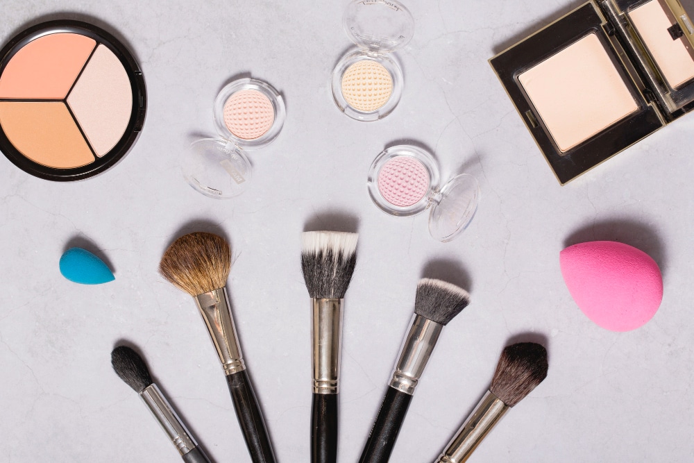 Rutina facial completa con maquillaje y cuidado de la piel