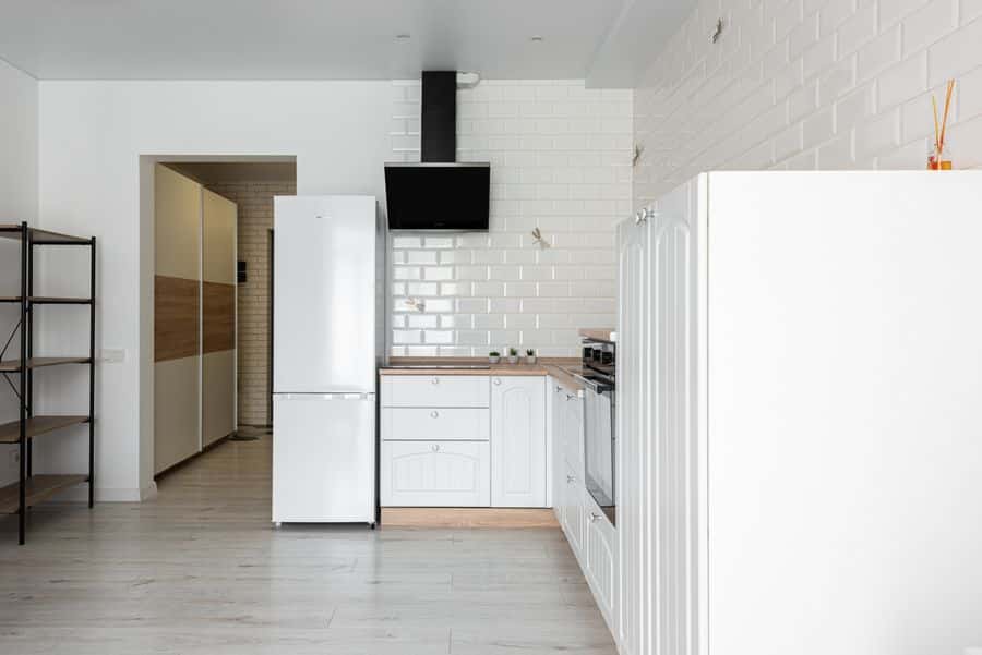 Heladeras modernas en cocina contemporánea